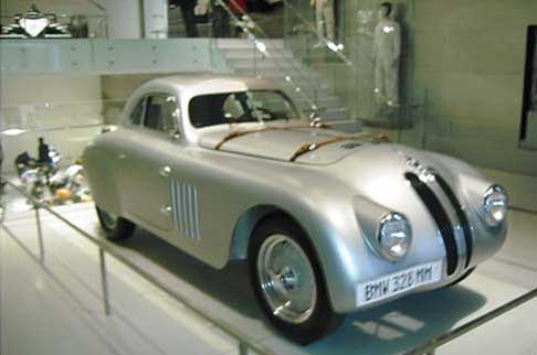 BMW - BMW Museum auto d´epoca BMW 328 MM fà bella mostra di se width=