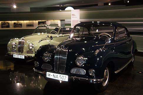BMW - BMW Museum le vetture storiche BMW M-NA 502 e la BMW M-DC 502 width=