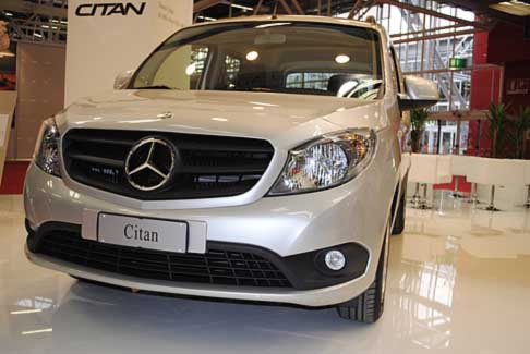 Mercedes - Mercedes-Benz Citan con motore benzina sovralimentato ad iniezione diretta da 1,2 litri di cilindrata dalla potenza di 114 CV width=