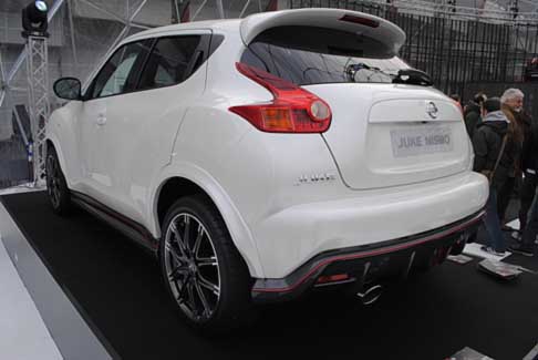 Nissan - Nissan Juke Nismo retrotreno vettura uscira sul mercato inglese nel 2013 al prezzo di 19,995 sterline width=
