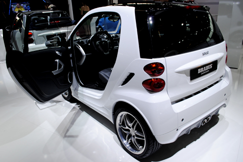 Smart - La Smart BRABUS justXclusive, disponibile in soli 30 esemplari, è caratterizzata da allestimenti unici ed esclusivi. width=
