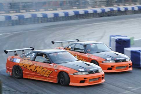 Drift Yokohama - Due vetture del Team Orange per il Drift Yokoahama God Drif al Salone di Bologna 2012 width=