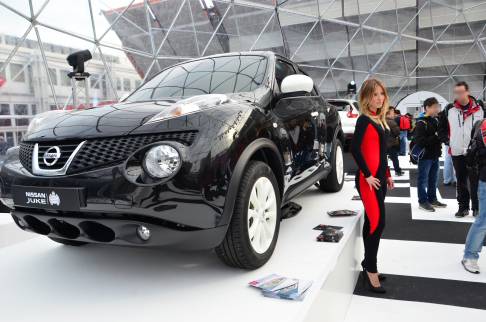 Nissan - Nella JukeTown si alterneranno ogni ora tre differenti tipologie di attività: Nismo one2one challenge, Juke Dj Battle/Box e Wrap Your Juke width=