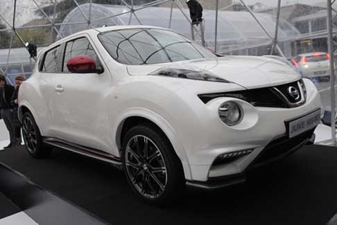 Nissan - A Bologna, Juke Town assume una dimensione fisica e diventa un gigantesco igloo che riproduce, in pianta, il codice QR della Juke Town virtuale. width=