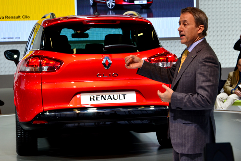 Renault - Conferenza stampa Renault Clio Break di colore rosso al Bologna Motor Show 2012 width=