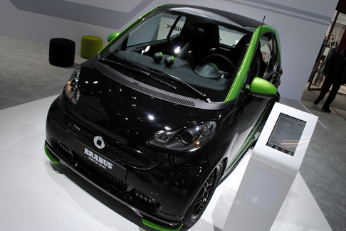 Smart - Grazie al motore elettrico da 55 kW, Smart fortwo electric drive accelera da 0 a 60 km/h in 4,8 secondi, mentre la velocità massima di 125 km/h garantisce un eccellente piacere di guida anche sui percorsi urbani. width=