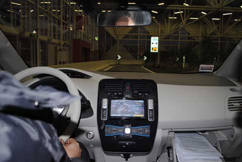 Nissan - Test drive Nissan Leaf di Electric City al Salone di Bologna 2012 width=