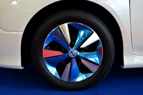 Nissan - Nissan E-NV200 emissioni completamente assenti di CO2, dettaglio ruota width=