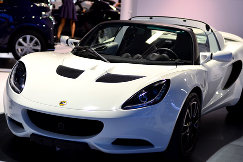 Fiat - Al centro dello spazio riservato ad Icon Cars anche una Ferrari Dino 246 GT del 1969.  width=