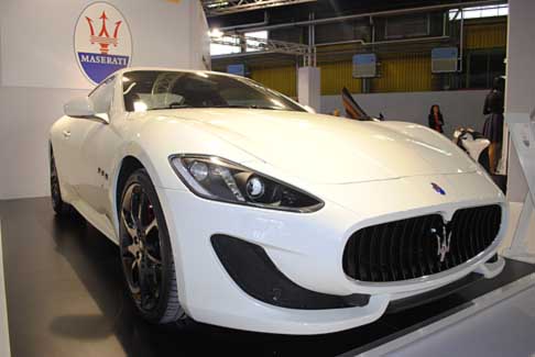 Fiat - In dettaglio, la sezione Icon Cars trattava quattro temi espositivi: I cinquant’anni della Giulia, 1100 Story, Motorizzazione popolare: le utilitarie e Le sportive anni ’50-’60’. width=