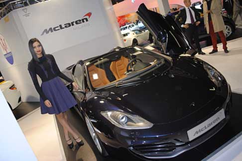 Fiat - Uno sguardo al passato e al presente, quindi, attraverso un excursus di sicuro fascino e appeal per i visitatori del salone bolognese. width=