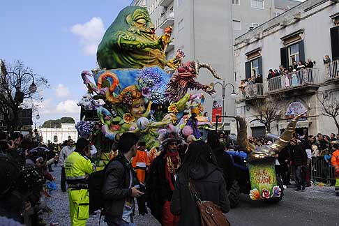 Carri Allegorici di Putignano - Accidia - Snaturata evoluzione al Carnevale di Putignano 2015 width=