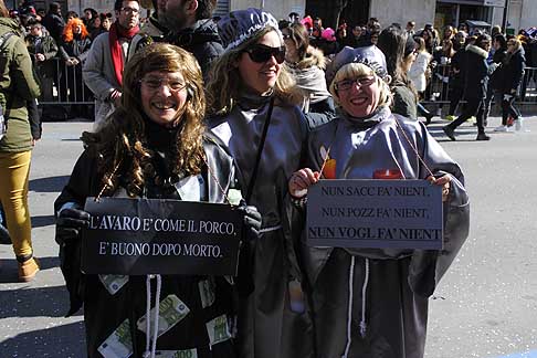 Carri Allegorici di Putignano - Allegria del Carnevale di Putignano tra maschere e detti width=