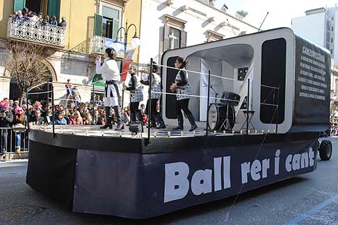Carri allegorici Putignano 2015 - Carnevale di Putignano 2015 «I sette vizzi capitali»: Ball rer i cant width=