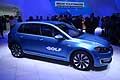 Offerta solo nella versione cinque porte, Volkswagen e-Golf è immediatamente riconoscibile per le ruote in lega di alluminio e per i fari a LED.