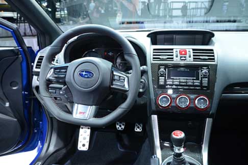 Subaru  - L’abitabilità risulta migliorata grazie ad un passo allungato di 25 mm, che consente ai passeggeri della zona posteriore una seduta più confortevole.  width=