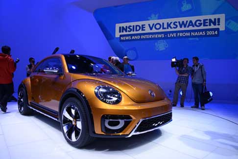 Volkswagen - Il tempo delle rivelazioni è ormai giunto al Salone di Detroit, dove il costruttore di Wolfsburg svela la tanto attesa concept Volkswagen Dune, erede della vettura più iconica della gamma tedesca, il Maggiolino. width=