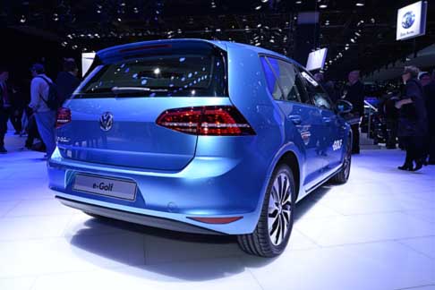 Volkswagen - Volkswagen e-Golf è alimentata da un motore elettrico da 115 CV, abbinato al cambio monomarcia di nuovo sviluppo. width=