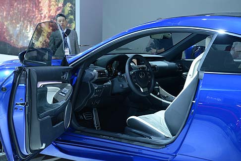 Lexus - Lexus RC F variante sportiva della coupé Lexus RC con interni raffinati width=