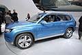 Volkswagen CrossBlue arricchisce la gamma Volkswagen con un SUV a sette posti da 5 metri, affiancandosi ai modelli già presenti sul mercato d’Oltreoceano, come la compatta Tiguan (4,4 metri) e l’esclusiva Touareg (4,8 metri).
