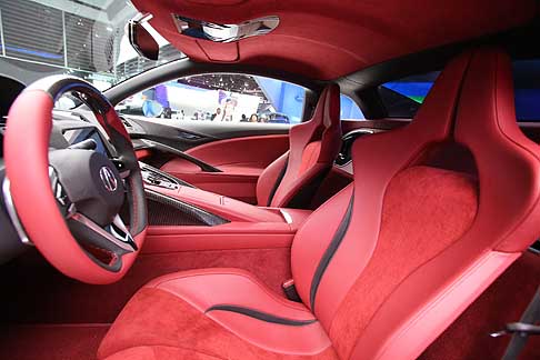 Acura - Per quanto riguarda le prestazioni, queste saranno assicurate dal motore centrale con sistema di iniezione diretta V-6, unito al sistema Honda Sport Hybrid SH-AWD (Super Handling All-Wheel Drive).  width=