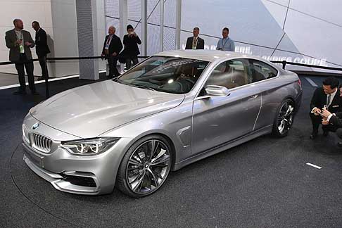 BMW - BMW Serie 4 Coupé Concept con cambio manuale è a sei marce, quello automatico a otto rapporti width=