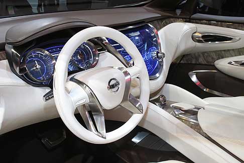 Nissan - Resonance si avvale di un efficiente sistema di propulsione ibrida/elettrica, che non compromette il piacere di guida e le prestazioni. width=