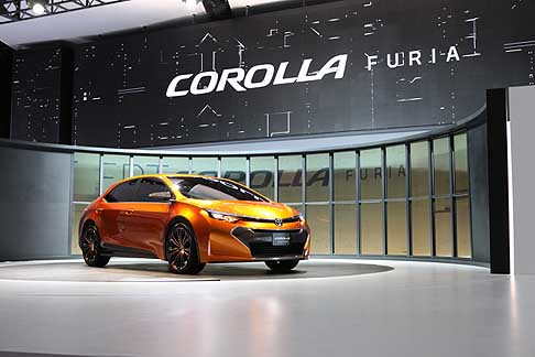 Toyota - Anticipazione stilistica della prossima generazione della Toyota Corolla, la show car di Detroit, Toyota Corolla Furia Concept si caratterizza per dettagli estetici inediti esaltati dalla brillante livrea di colore arancio Fuego Furioso. width=