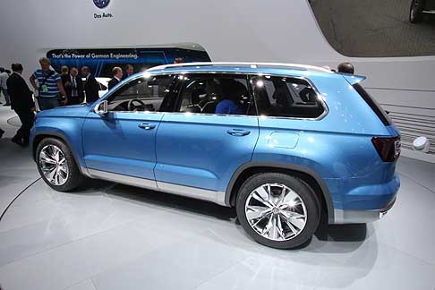 Volkswagen - Gli inserti della carrozzeria nella parte inferiore del SUV, in contrasto con la verniciatura esterna, sono caratterizzati da un look acciaio. width=