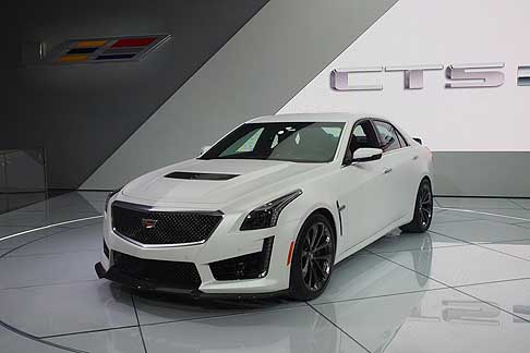 Cadillac - Cadillac CTS V con motore V8 in anteprima mondiale al Salone Internazionale dell Auto di Detroit 2015 width=