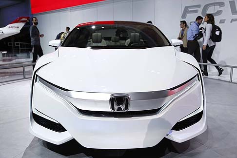 Honda  - Debutto mondiale per Honda FCV Concept al North American International Auto Show di Detroit width=