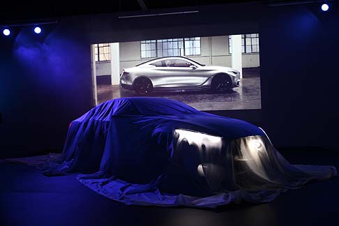 Infiniti - Tra le soluzioni di stile più interessanti troviamo i gruppi ottici anteriori, che conferiscono alla coupé un look high-tech. width=