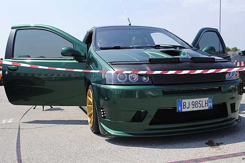 Tuning Estremo - Fiat Punto 1.2 del 2000 con cerchioni d´orati giunta dalla vicina Terlizzi - Bari width=