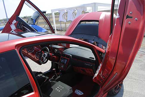 Tuning Estremo - Fiat Grande Punto tuning con spettacolari portiere che si aprono verso l´alto width=