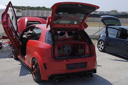 Tuning Estremo - Fiat Grande Punto tuning con tema del Poker width=