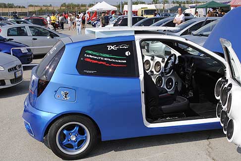 Tuning Estremo - Fiat Punto DC Car Design con pedana e palo della Lap Dence width=