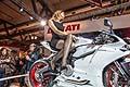 Ragazza sexy su Ducati 899 Panigale in anteprima all´Eicma 2013