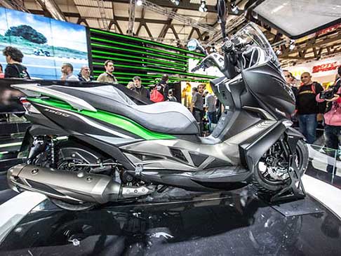Kawasaki - Maxxi Scooter Kawasaki J300 all´EICMA Salone del motociclo 2013 di Milano width=