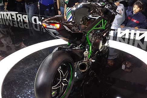 Kawasaki - Kawasaki Ninja H2R 200 cavalli a 11 mila giri al minuto e 133 Nm a 10.300 giri al minuto width=