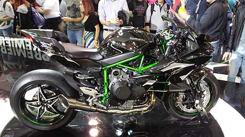 Kawasaki - Kawasaki Ninja H2 la più adrenalinica delle Kawasaki da strada width=