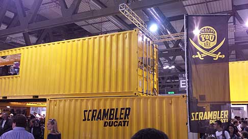 Ducati - Dopo la recente presentazione ufficiale avvenuta in occasione dell’evento Intermot, kermesse tedesca dedicata alle due ruote, Ducati Scrambler sbarca all´Eicma width=