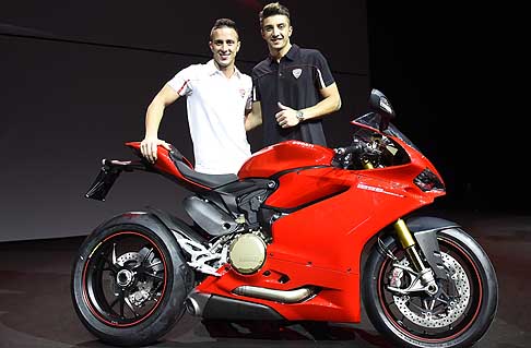 Ducati - Ducati 1299 Panigale S world premiere Eicma 2014 con Andrea Dovizioso e Andrea Iannone, grandi protagonisti del MotoGP 2014 pronti per partecipare alla prossima gara di Valencia il prossimo 9 novembre width=