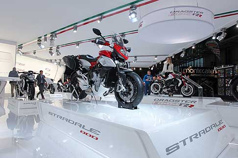 Eicma 2014 - La Mv Agusta presenta la nuova Stradale 800, un modello che sintetizza l’esperienza fatta negli anni per proporre un approccio originale alla guida width=