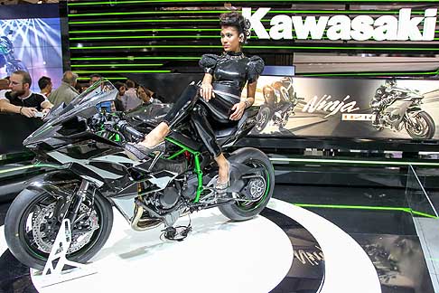 Kawasaki - Kawasaki Ninja H2R motore di 998 centimetri cubi e 238 kg di peso width=