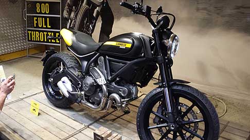 Ducati - Ducati Scrambler il propulsore è un bicilindrico ad L due valvole raffreddato ad aria e olio da 803 cm³ width=