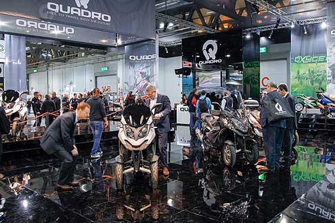 Kymco - Tra le soluzioni dedicate alla mobilità individuale troviamo l’interessante QUADRO S, che interpreta al meglio la filosofia aziendale di Quadro. Adatto a un’utenza alla ricerca di un mezzo esclusivo, il nuovo tre ruote coniuga design e affidabilità . width=
