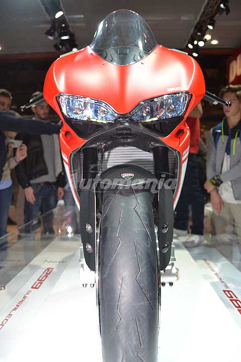 Ducati Eicma 2016 - Moto Ducati 1299 Superleggera frontale all´Eicma 2016