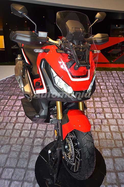 Hoda Eicma 2016 - Honda X-ADV novità Eicma 2016 di Milano