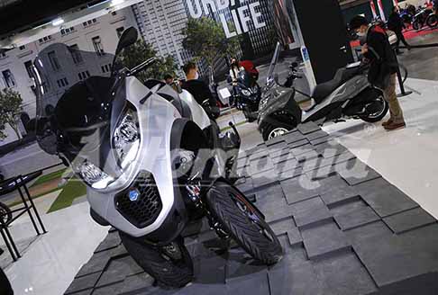 Piaggio - Moto Piaggio MP3 Sport Advanced 500 esposta all´Eicma di Milano 2021