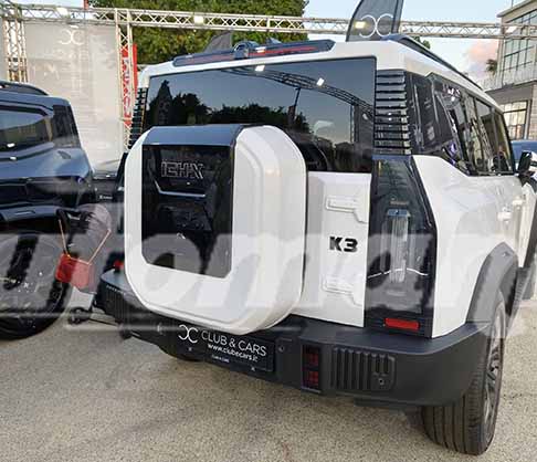 ICH-X by DR Motor - Scopri la nuova ICH-X K3 retrotreno con ruota posteriore, il nuovo fuoristrada di fascia alta della DR Motor. Non prerdere le foto della ICH-X K3 esposta alla Fiera del Levante di Bari 89° edizione del 2026. Guarda le Foto esclusive di Automania!